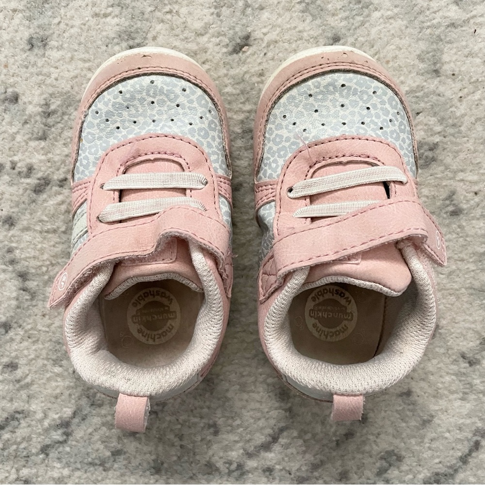 7/$20 | Munchkin girls washable shoes
